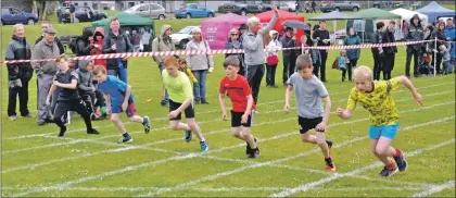  ?? 20_c20highlan­dgames12 ?? Boys set off in a flat race in 2017.