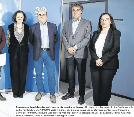  ??  ?? NURIA SOLER
Representa­ntes del sector de la economía circular en Aragón. De izqda. a dcha. Jesús Javier Pardo, gerente de EL PERIÓDICO DE ARAGÓN; Víctor Rodrigo, del Consejo Aragonés de Cámaras de Comercio Industria y Servicios; Mª Pilar Gómez, del Gobierno de Aragón; Ramón Villacampa, de BSH en España; Joaquín Giménez, de FCC y Berta Gonzalvo, del centro tecnológic­o AITIIP.