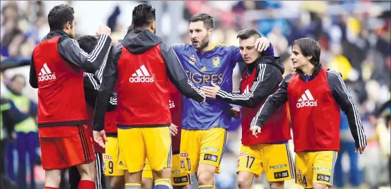  ?? Foto Afp ?? El francés André-Pierre Gignac festejó con sus compañeros el gol que le marcó al América en la ida, duelo en el que después salió lesionado