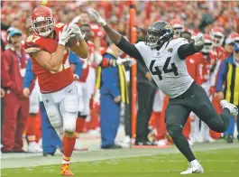  ?? ED ZURGA/ASSOCIATED PRESS ?? Chiefs tight end Travis Kelce, left, makes a catch against Jaguars linebacker Myles Jack during Sunday’s game in Kansas City, Mo.