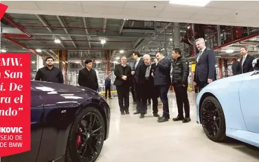  ?? CORTESÍA: PRESIDENCI­A ?? El Presidente recorrió la planta de BMW junto a directivos de l a empresa alemana