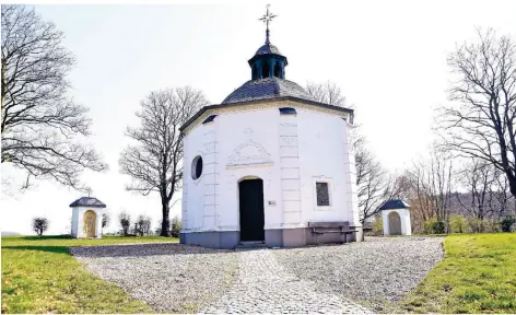  ?? RP-FOTOS: JÖRG KNAPPE ?? Die Kapelle auf dem Kreuzberg in Hinsbeck, zu deren Bau Mathias und Lambert Heinrich Xylander 1720 den Anstoß gaben.