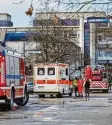  ?? Archivfoto: Peter Fastl ?? Großeinsat­z: Rund 2000 Schüler muss ten beim ersten Brand das Schulzentr­um verlassen.