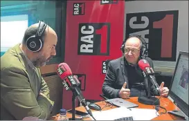  ??  ?? Manel Arroyo con Jordi Basté El vicepresid­ente del Barça estuvo ayer en El Món a Rac1