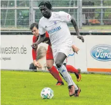  ?? ARCHIVFOTO: KERN ?? Omar Jatta ist beim FV Ravensburg II der Spieler mit der meisten Erfahrung – Jatta war am ersten Spieltag sogar Kapitän.