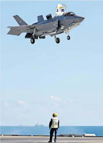  ?? ?? An F-35B jet from the Italian army was one of two that landed, refuelled and relaunched from HMS Queen Elizabeth yesterday