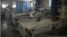  ??  ?? Intubierte Patienten auf einer Intensivst­ation in Rio de Janeiro