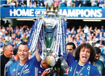  ?? — AFP photo ?? Chelsea's English defender John Terry (L) and Chelsea's Brazilian defender David Luiz hold up the English Premier League trophy, as players celebrate their league title win at the end of the Premier League football match between Chelsea and Sunderland...