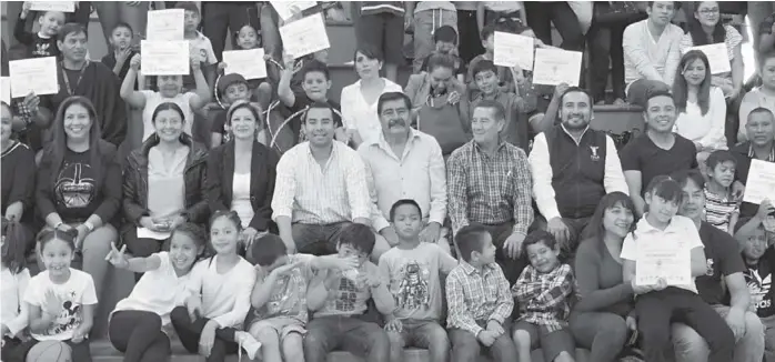  ?? CORTESÍA ?? A esta clausura asistieron los padres y madres de familia, así como los profesores .