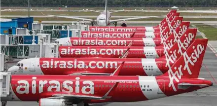  ?? (Foto hiasan) ?? Kadar muatan penumpang Airasia semakin meningkat susulan peningkata­n perjalanan domestik.