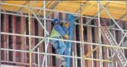  ?? REUTERS FILE ?? An Asian worker at the constructi­on site in Riyadh, Saudi Arabia, in August 2016.