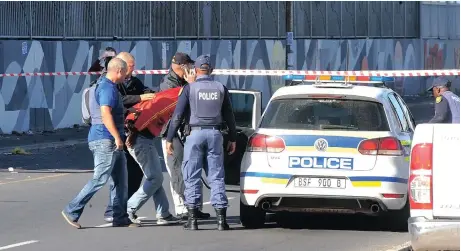 ?? Picture: PHANDO JIKELO ?? LOCKED DOWN: A suspected robber was arrested following a tense stand-off between police and the assailants at the Nyanga Junction Shoprite Centre near Manenberg yesterday.