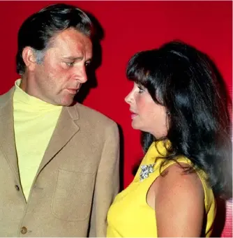  ??  ?? Twice married, twice divorced, Richard Burton and Elizabeth Taylor: “I lust thee,” she wrote.