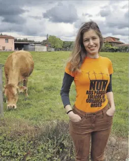  ?? [XOÁN A. SOLER] ?? Jessica Rey, portavoz da Rede Galega por un Rural Vivo, traballa nunha explotació­n agrogandei­ra da comarca de Ordes