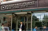  ??  ?? SPUNTINI AMERICANI A New York, va spesso da Doughnut Plant per mangiare le ciambelle, dolci e salate.