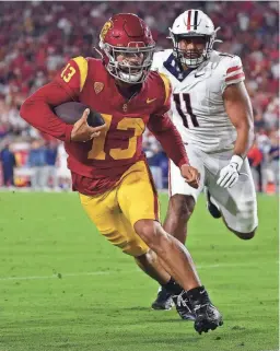  ?? GARY A. VASQUEZ/USA TODAY SPORTS ?? Southern California quarterbac­k Caleb Williams runs the ball for a touchdown against Arizona during their Oct. 7 game.