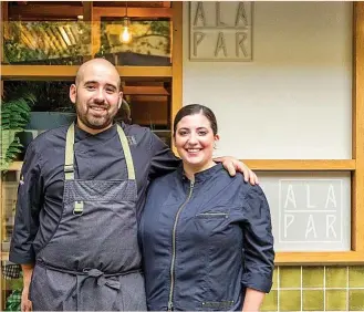  ?? ?? Jaume Marambio y Vicky Maccarone, emprendedo­res en Alapar, en Barcelona.