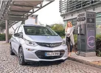  ?? FOTO: HERSTELLER ?? 30 Minuten an einer 50 kW-Schnelllad­estation machen den Opel Ampera-e laut Hersteller für weitere 150 Kilometer fit.