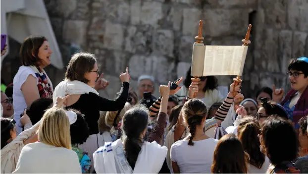  ?? (Reuters) ?? MEMBERS OF Women of the Wall holding a prayer session at the Western Wall.