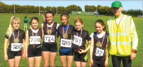  ??  ?? Beth Kearns, Danielle Brennan, Erinn Leavy, Lana Hanratty, Lucy Sheridan and Róisín Torris are presented with their medals by Micheál Mulligan, chairman of Athletics Louth.