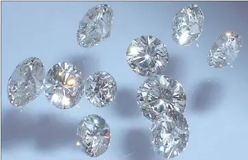  ?? Photo: Contribute­d ?? Natural or synthetic... As the threat of synthetic diamonds continues, stakeholde­rs have called for a need to differenti­ate them from natural diamonds.