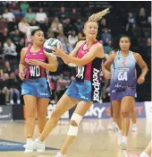  ?? ROBYN EDIE/SOUTHLAND TIMES ?? Southern Steel wing attack Shannon Saunders made a successful return from injury in their 61-52 loss to the Mystics.