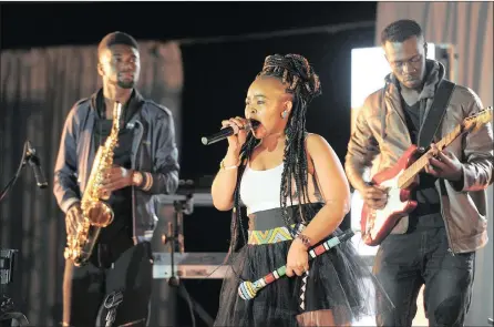  ?? PICTURES: MATTHEWS BALOYI/AFRICAN NEWS AGENCY (ANA) ?? SERENADING: Naledi Brown performs at the Birchwood jazz evening at the hotel in Ekurhuleni on Saturday.