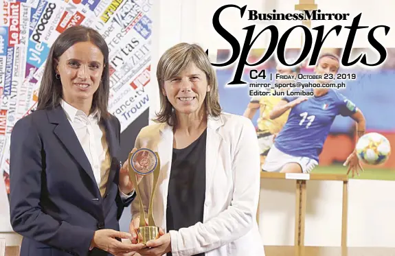  ??  ?? ITALY women’s National Team Coach Milena Bertolini (right) and forward Barbara Bonansea pose with the Invictus sports award at the Foreign Press Associatio­n in Rome on Monday. AP