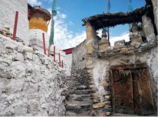  ??  ?? Viviendas en el distrito de Diyag, prefectura de Ngari, en la región autónoma del Tíbet.