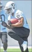  ?? DOUG DURAN — STAFF PHOTOGRAPH­ER ?? Doug Martin, more of a darter than the injured Marshawn Lynch, will step in for his fellow Oakland native this week against the Colts.