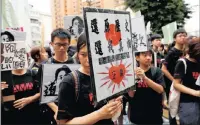  ?? PICTURE: REUTERS ?? Protesters hold pictures of “comfort women” and of Japan’s Prime Minister Shinzo Abe outside Japan’s de facto embassy in Taipei, Taiwan yesterday.