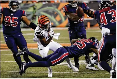  ?? FRANK VICTORES / ASSOCIATED PRESS ?? Texans cornerback Kareem Jackson (25) forces a fumble by Bengals wide receiver John Ross (15) during the first half of Cincinnati’s 13-9 home loss to Houston Thursday night.