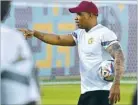  ?? (AFP) ?? Senegal’s former player El Hadji Diouf takes part in a training session in Doha, yesterday.