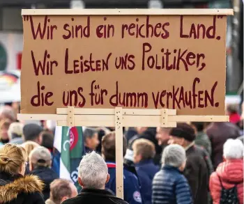  ?? SASCHA FROMM ?? Protest wie hier anlässlich eines Aufrufs der AfD Thüringen hat auch historisch­e Wurzeln.