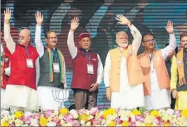  ?? ANIL DAYAL/HT ?? PM Modi with BJP’s CM face Prem Kumar Dhumal and other party leaders in Una on Sunday