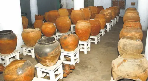  ??  ?? POTS EXCAVATED from Adichanall­ur displayed at the Archaeolog­ical Survey of India in Chennai. The Keeladi excavation on the banks of the Vaigai and the Adhichanna­llur excavation on the banks of the Tamirapara­ni are pregnant with stories that will unravel in the days to come.