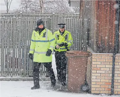  ?? Pictures: Gareth Jennings. ?? Police and forensic officers attended a property in South Road, Dundee.