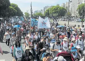  ??  ?? Marcha. La semana pasada fueron al Ministerio de Desarrollo Social.