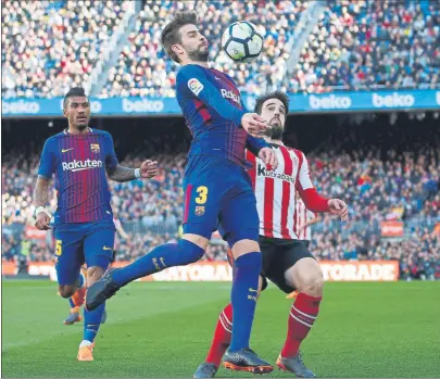  ??  ?? Gerard Piqué volvió a protagoniz­ar una gran actuación ante el Athletic En la imagen, firme ante Beñat