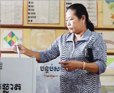  ?? PHA LINA ?? A woman in Kampong Cham province casts her vote during the 2012 commune elections.