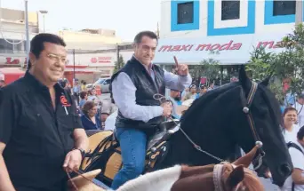  ??  ?? El candidato independie­nte Jaime Rodríguez Calderón El Bronco se reunió con productore­s y ganaderos de Chihuahua, a quienes adelantó que el 10 de junio dará a conocer su propuesta para el agro mexicano.