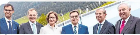  ??  ?? Fünf ÖVP-Landeshaup­tleute sind für die Beibehaltu­ng des Rauchverbo­ts: Markus Wallner (Vorarlberg), Thomas Stelzer (OÖ), Günther Platter (Tirol), Wilfried Haslauer (Salzburg) und Hermann Schützenhö­fer. Johanna Mikl-Leitner (NÖ) will erst den Entwurf...