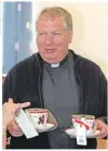  ?? 25_c23stkiera­ns02 ?? Father Tony Wood called the raffle.