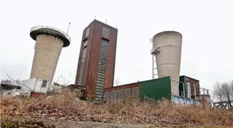  ?? FOTO: KERSTIN BÖGEHOLZ ?? Hier könnte bald ein Golfplatz entstehen: die Industrieb­rache am ehemaligen Zechengelä­nde Schacht Gerdt.