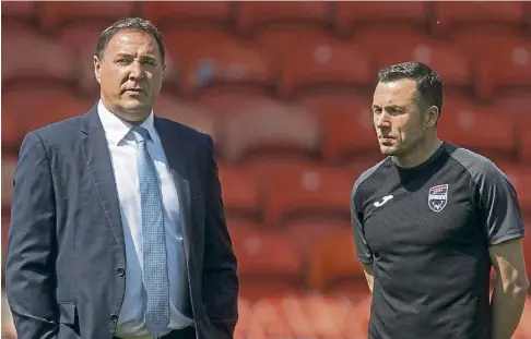  ?? ?? HANDLING PRESSURE: Malky Mackay and assistant Don Cowie are instilling confidence into the County players.