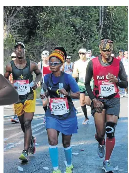  ?? SHELELA TOURS ?? Thulani Mbele, right, running the Comrades.