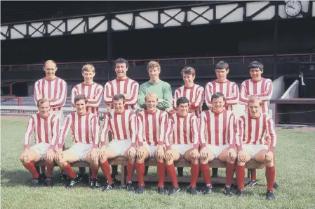  ??  ?? The SAFC first team squad from the 1968-69 season, with Gorge Mulhall third from left in the front row.