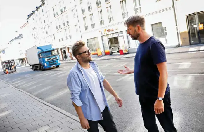  ?? FOTO: DAN P. NEEGAARD ?? Stefan Heggelund (til venstre) og Eirik Lae Solberg ønsker å gjøre områder som Grünerløkk­a og store deler av Oslo innenfor Ring 2 utslippsfr­i. De vil gi utslippsfr­ie varebiler fordeler som egne soner for av- og pålessing.