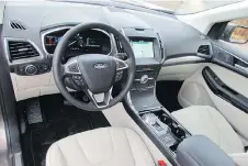  ??  ?? The centre console is the biggest change in the 2019 Ford Edge Titanium.