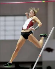  ?? NWA Democrat-Gazette/MICHAEL WOODS ?? Arkansas pole vaulter Lexi Weeks won the women’s pole vault by clearing 14 feet, 81/4 inches on Saturday in Fayettevil­le.